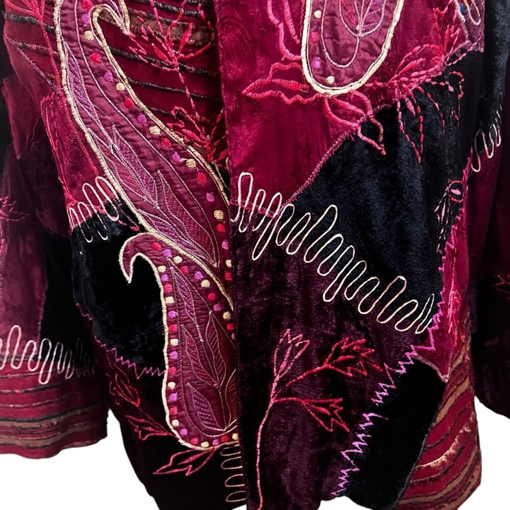 Draper’s & Damon’s Velvet Patchwork Embroidered O… - image 6